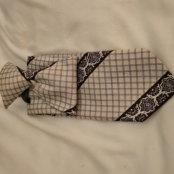 Vintage SEARS 1960s Maroon Floral Plaid Clip-on Tie - Picture 2 of 8